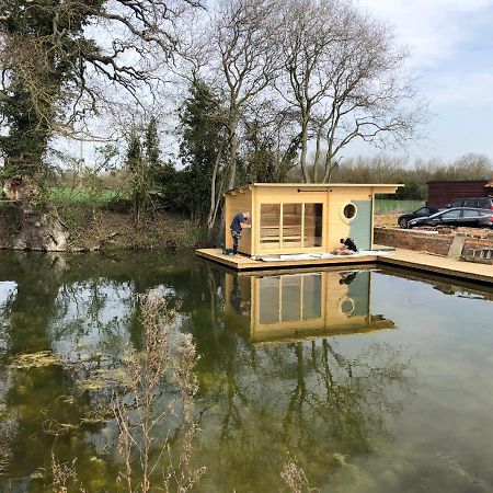 The Kestrel Shepherd Hut, Whitehouse Farm ستوماركت المظهر الخارجي الصورة