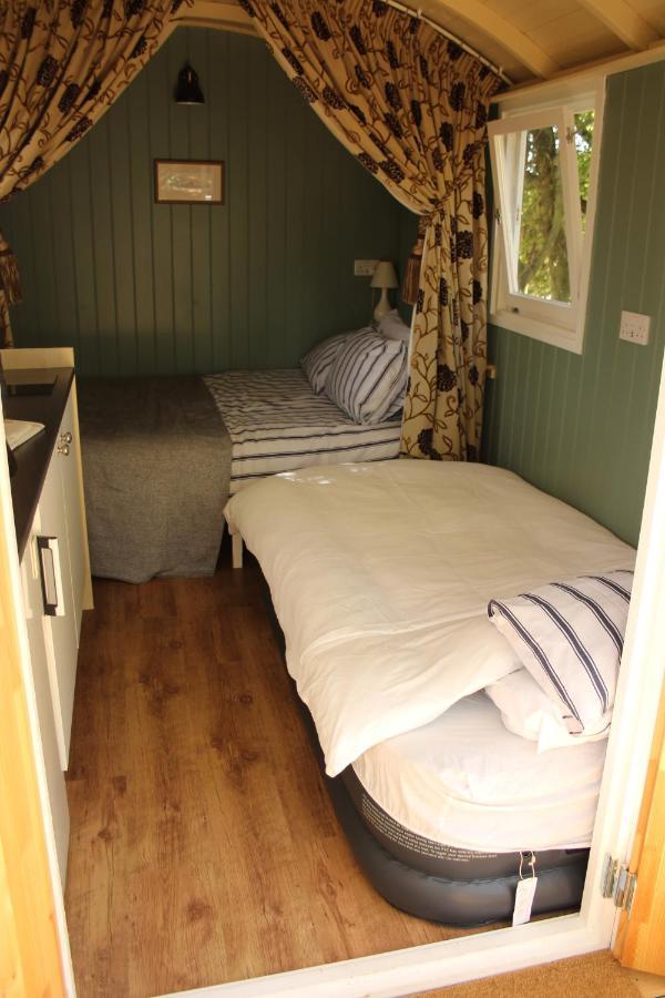 The Kestrel Shepherd Hut, Whitehouse Farm ستوماركت المظهر الخارجي الصورة